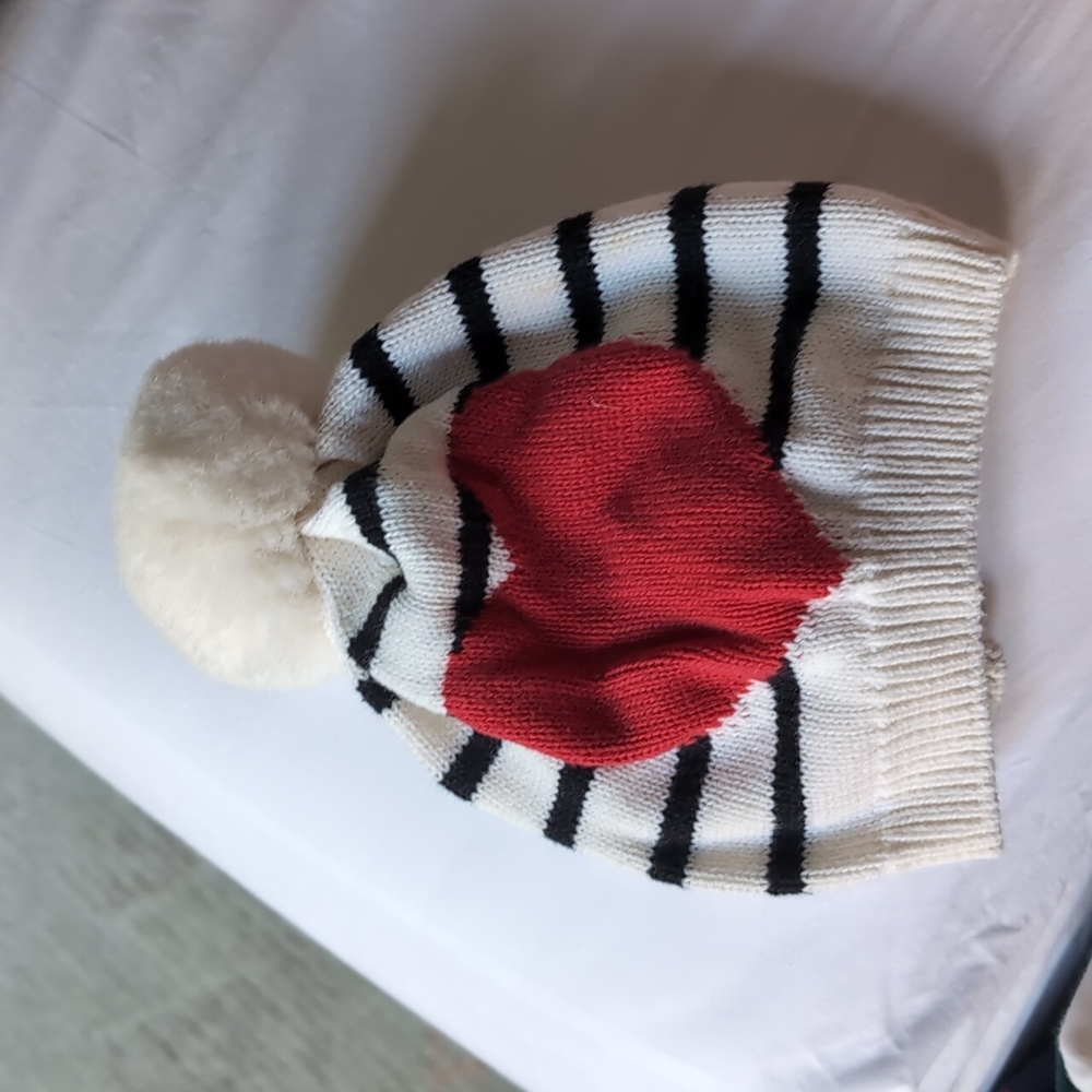 4/$20 Gap heart hat